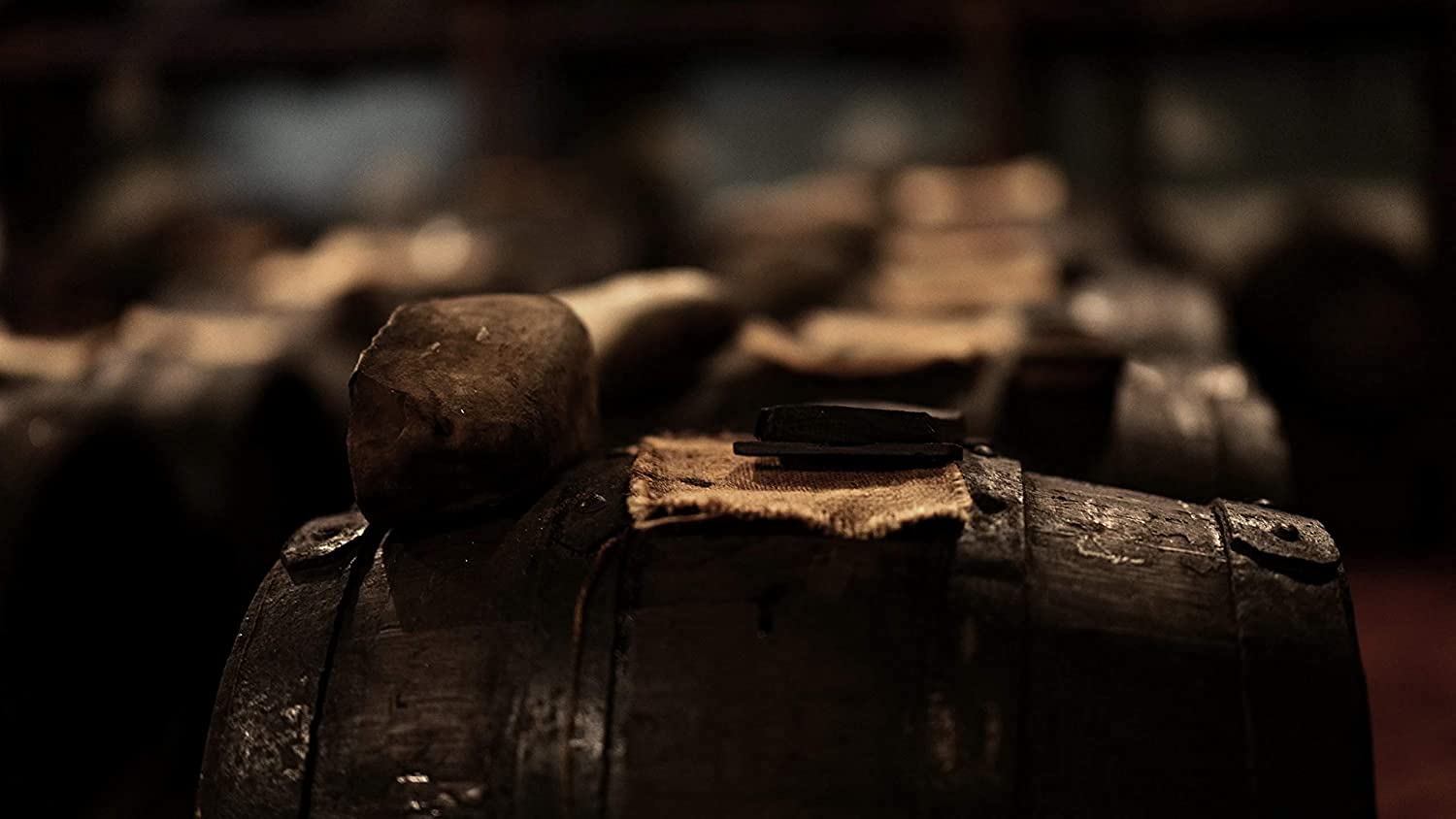 Giuseppe Giusti 4 Gold Medals "Quarto Centenario" Champagnotta In a Gift Box Traditional Balsamic Vinegar of Modena Aged Over 15 Years Old - 250ml