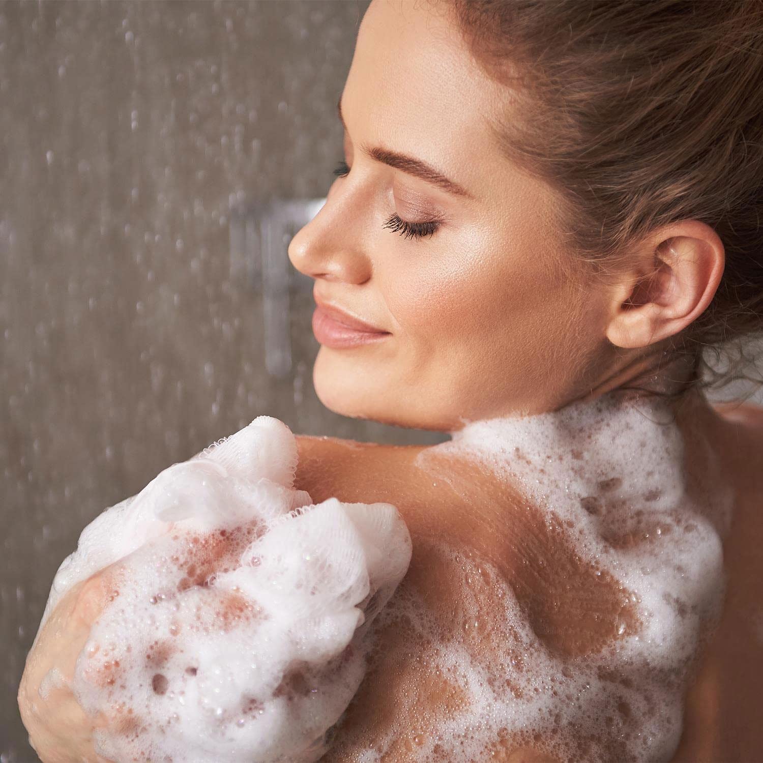 Radox Mineral Therapy Feel Moisturised Shower Gel with Chamomile & Oat Scent- 225ml