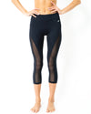 L'espace Low-Waisted Capri Leggings with Mesh Panels and Reflective Strips - Savoy Active