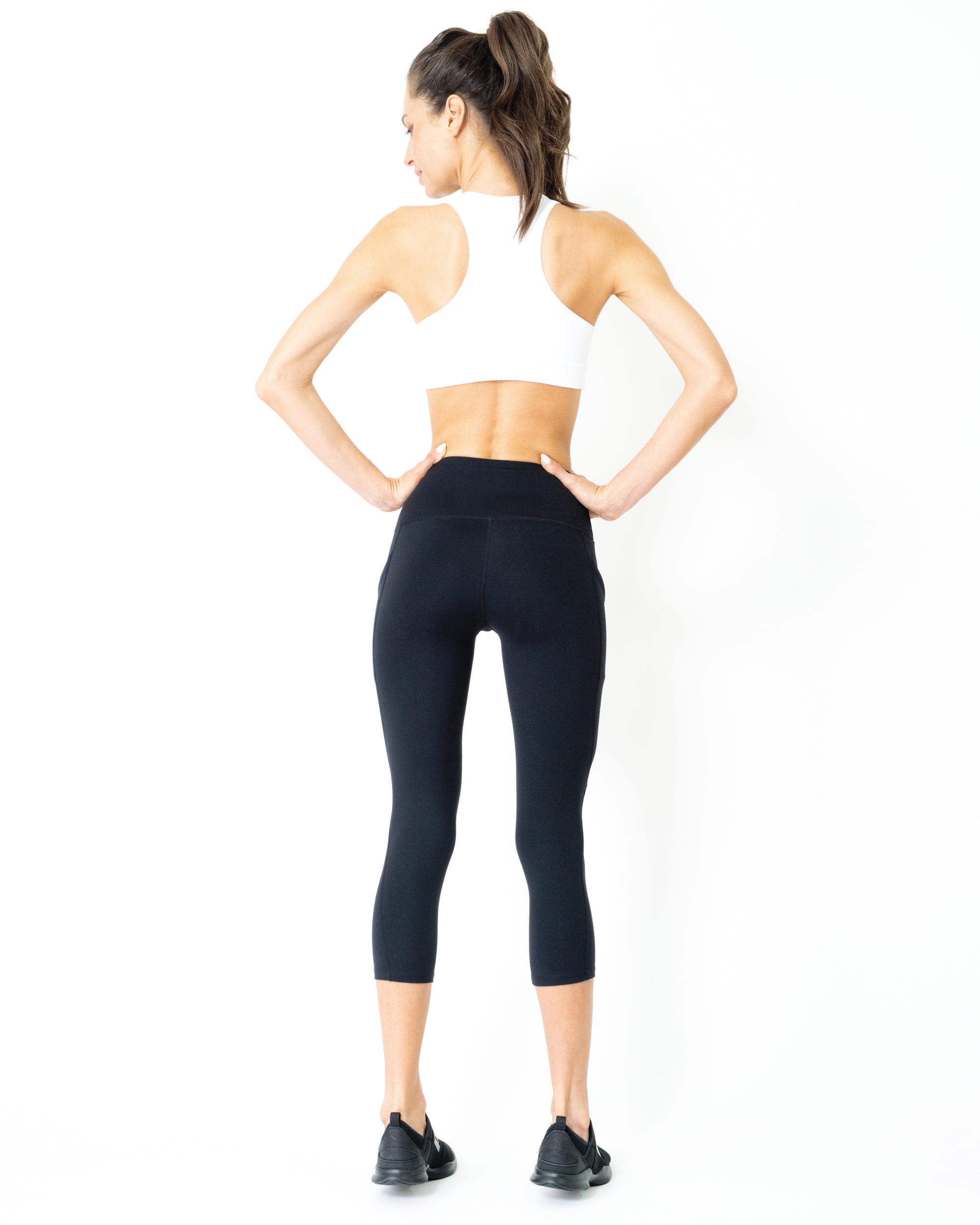 Jolie High-Waisted Capri Leggings With Hip Pockets - Savoy Active