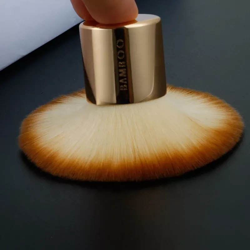 Kabuki Makeup Brush: Gold