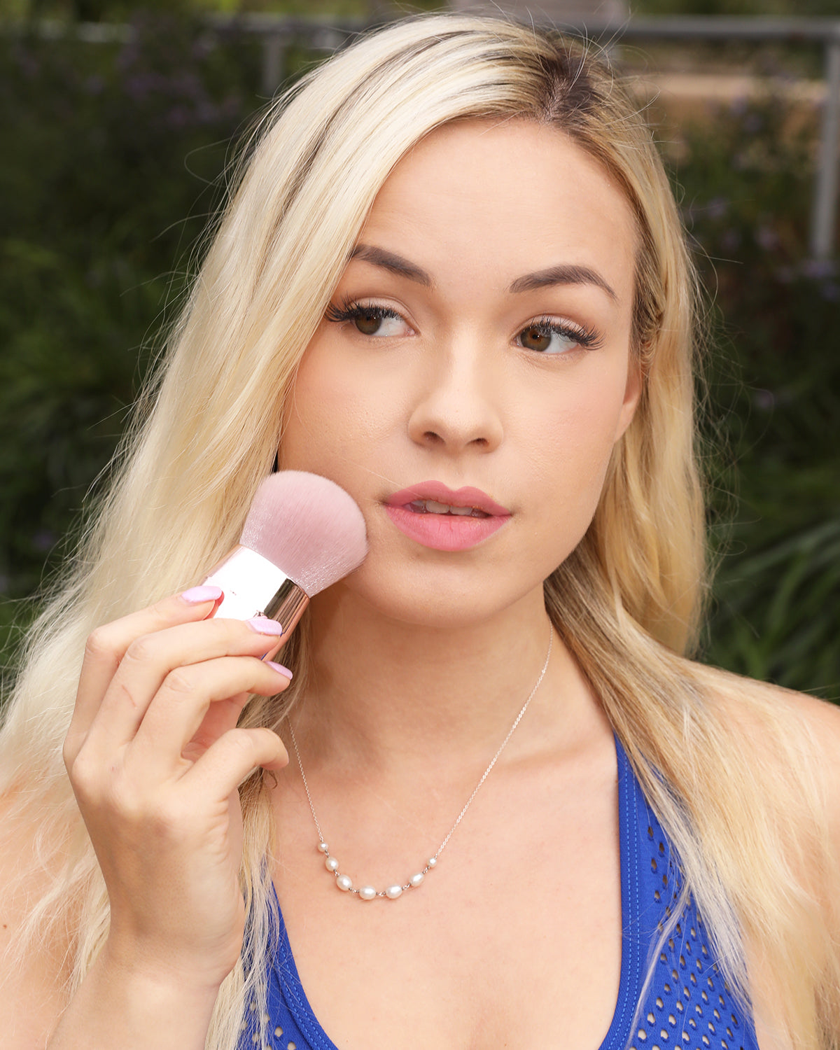 Kabuki Makeup Brush: Gold