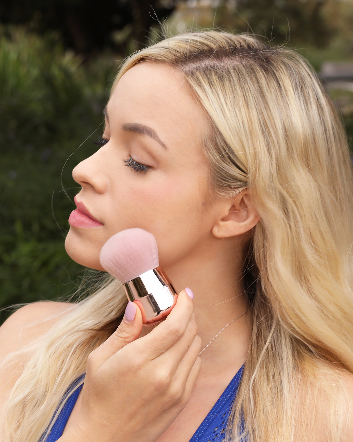 Kabuki Makeup Brush: Gold