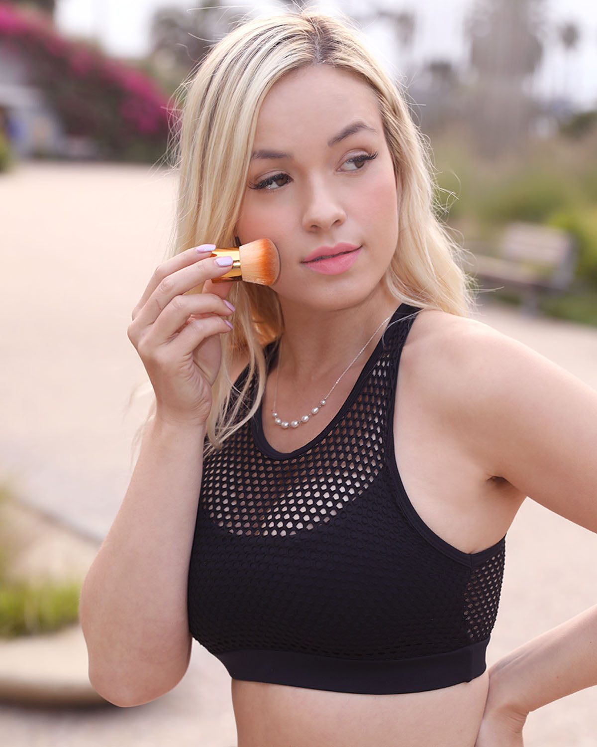 Kabuki Makeup Brush: Gold